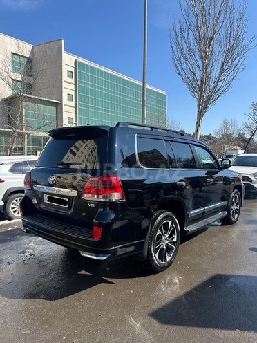 Toyota Land Cruiser-12