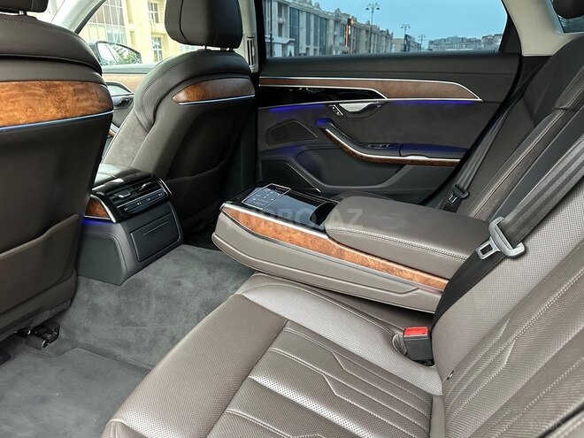 Audi A8-7