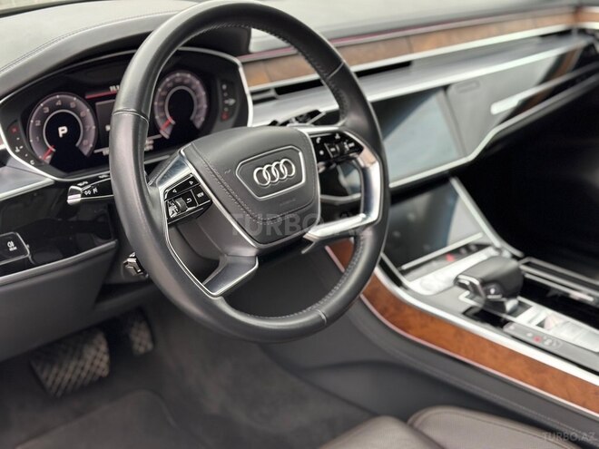 Audi A8-8