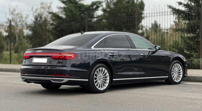 Audi A8-9