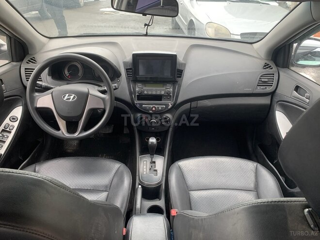 Hyundai Accent-3