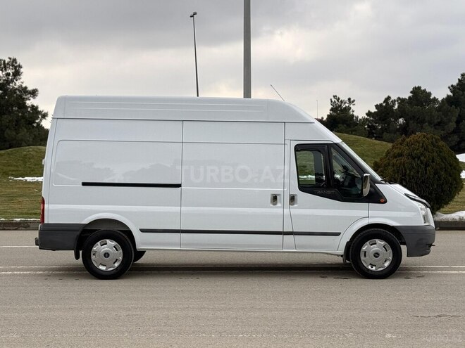 Ford Transit-8