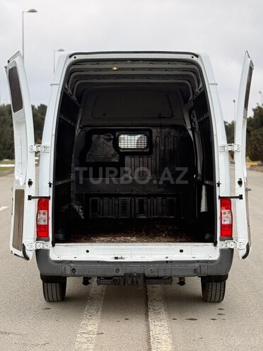 Ford Transit-12
