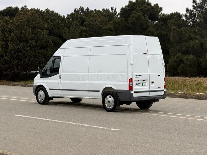 Ford Transit-9
