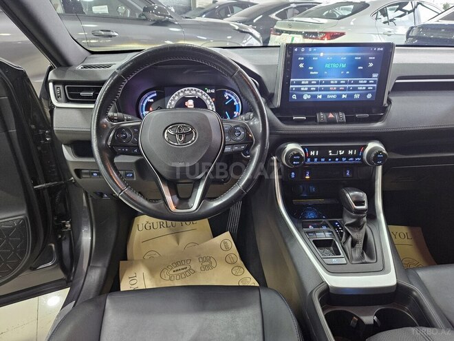 Toyota RAV4-16