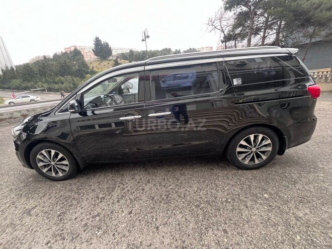 Kia Carnival-4