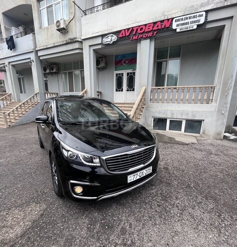 Kia Carnival-1