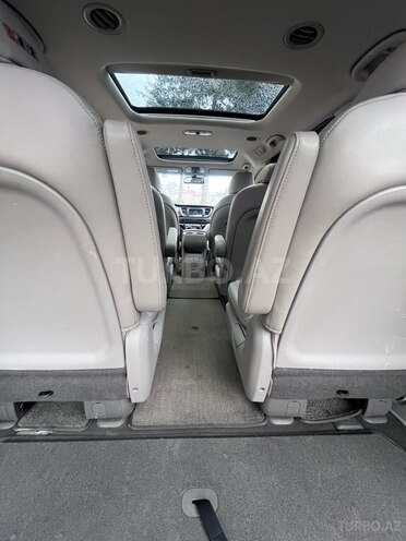 Kia Carnival-10