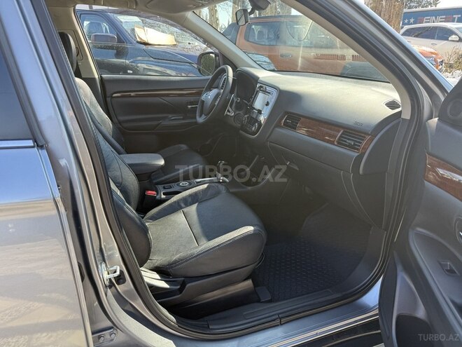 Mitsubishi Outlander 2015, 215,331 km - 2.4 l - Lənkəran