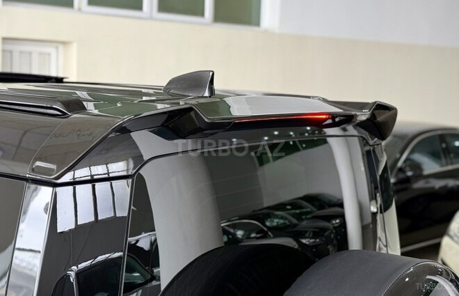 Land Rover Defender-9