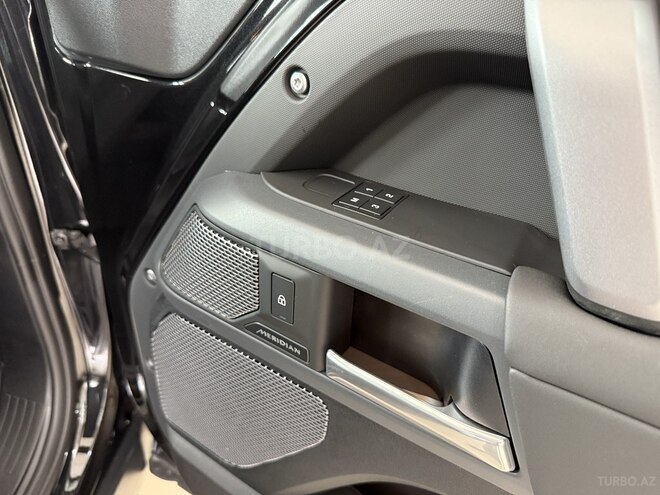 Land Rover Defender-26
