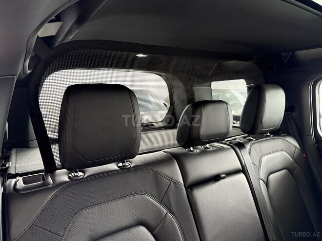 Land Rover Defender-17