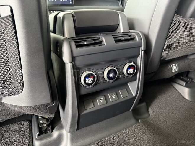 Land Rover Defender-15
