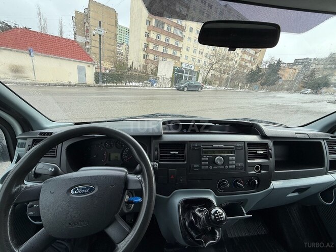 Ford Transit-3