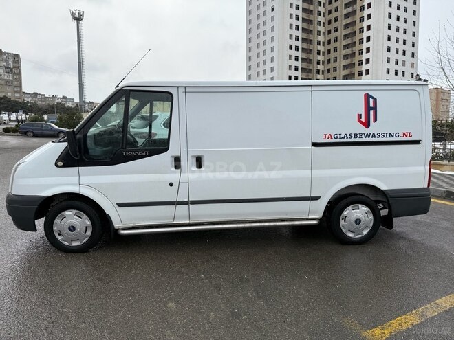 Ford Transit-13