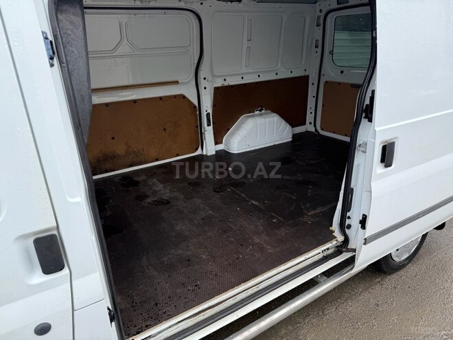 Ford Transit-17