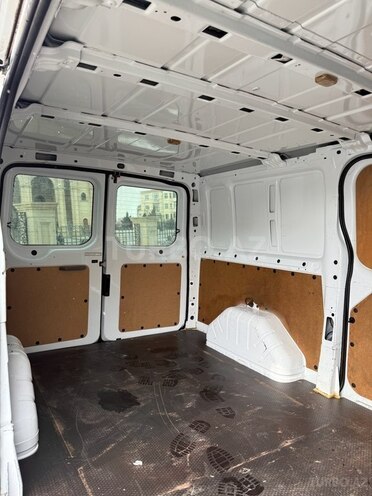 Ford Transit-16