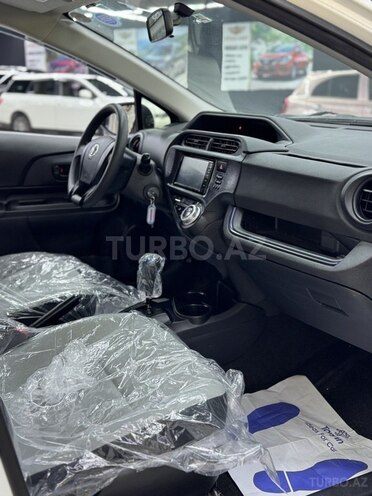 Toyota Aqua-5