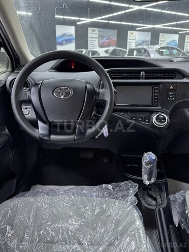 Toyota Aqua-7