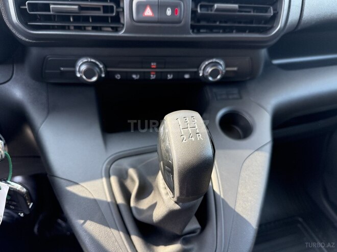 Toyota Proace City-17