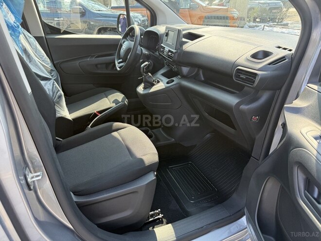 Toyota Proace City-13