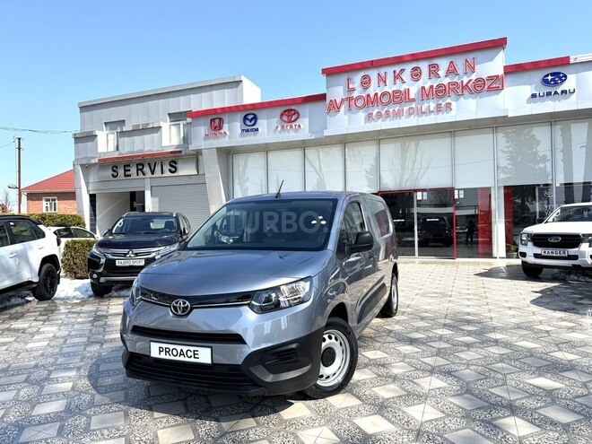 Toyota Proace City-1