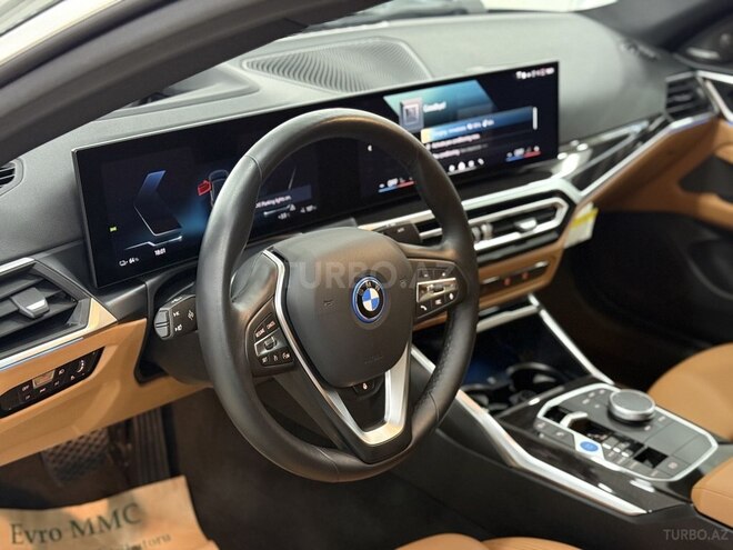BMW i4-15
