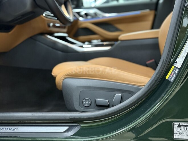 BMW i4-13