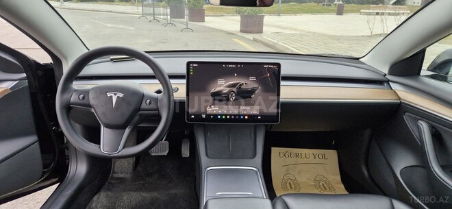 Tesla Model 3-9