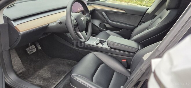 Tesla Model 3-7
