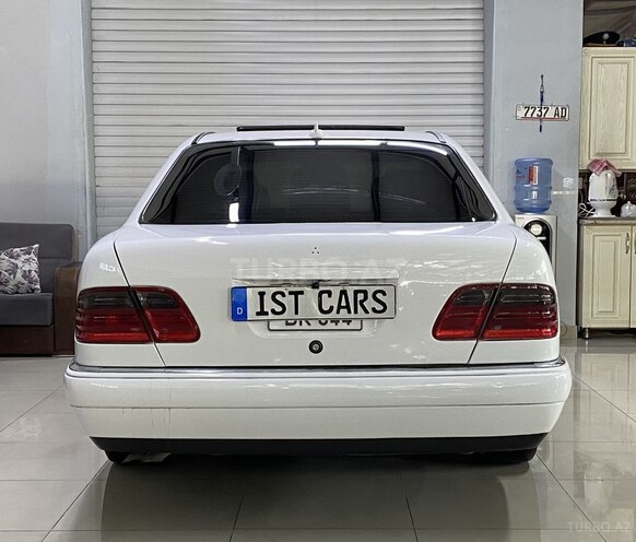 Mercedes E 240 1999, 307,000 km - 2.4 l - Sumqayıt