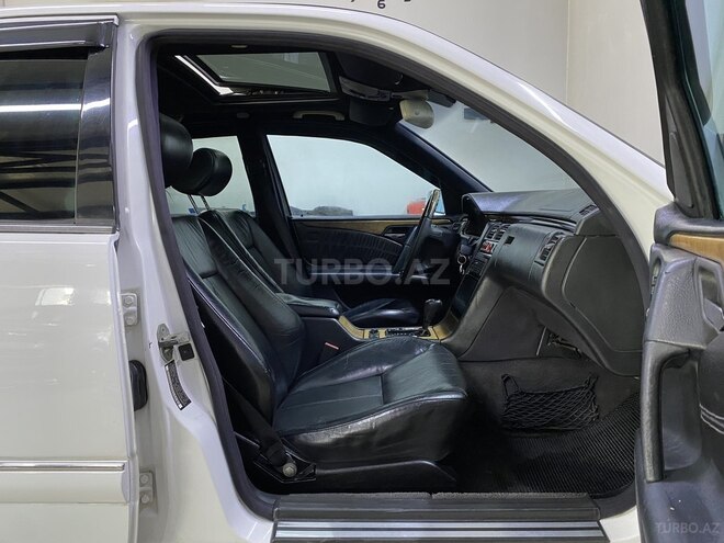Mercedes E 240 1999, 307,000 km - 2.4 l - Sumqayıt