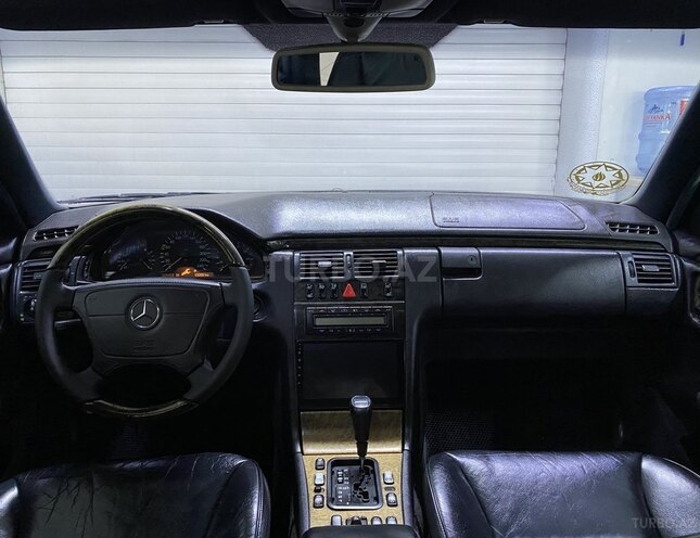 Mercedes E 240 1999, 307,000 km - 2.4 l - Sumqayıt