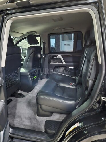 Toyota Land Cruiser-3