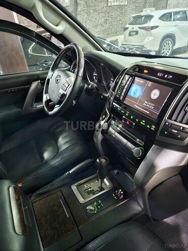 Toyota Land Cruiser-18