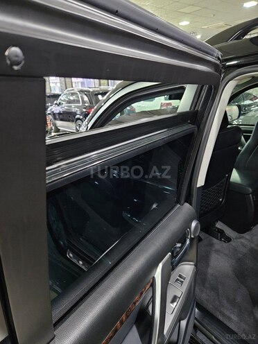 Toyota Land Cruiser-13