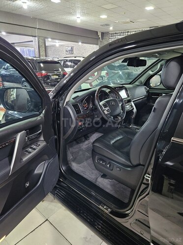 Toyota Land Cruiser-11