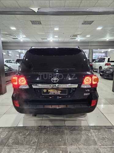 Toyota Land Cruiser-7