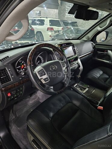 Toyota Land Cruiser-8