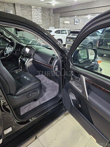 Toyota Land Cruiser-17