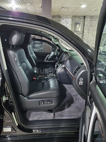 Toyota Land Cruiser-16
