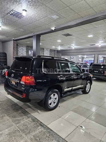 Toyota Land Cruiser-6