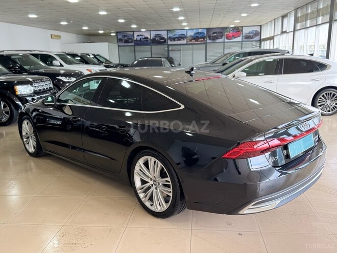 Audi A7-8