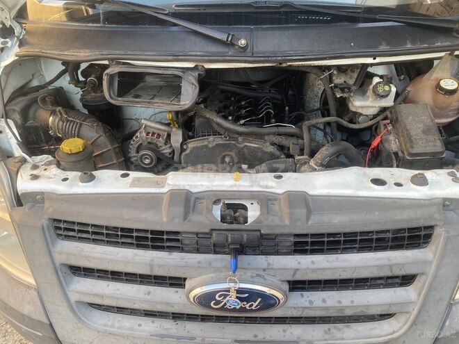 Ford Transit-11