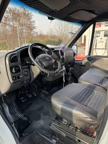 Ford Transit-8