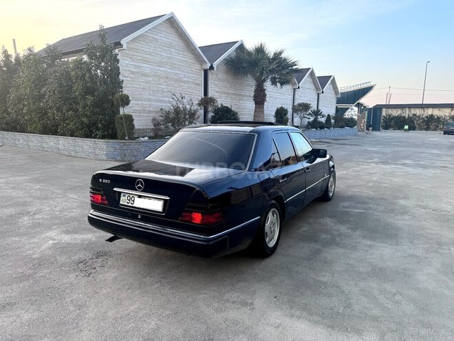 Mercedes E 220-10