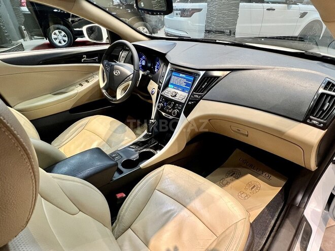 Hyundai Sonata-12