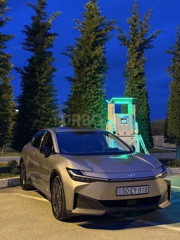 Toyota bZ3 2024, 15,000 km - 0.1 л - Sumqayıt
