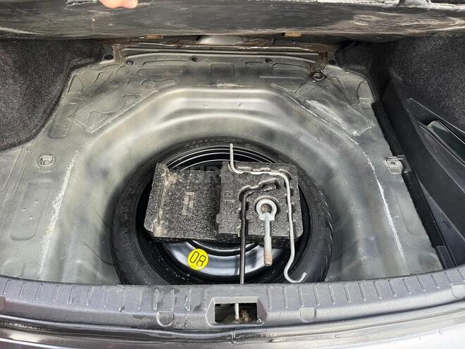 Toyota Corolla 2008, 289,000 km - 1.4 l - Qax