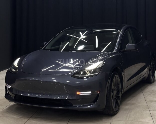 Tesla Model 3-1